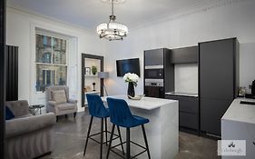 Deluxe 2Br Apartment By The Castle